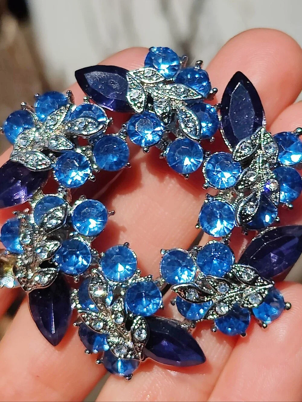 Stunning Vintage Blue Rhinestone Wreath Brooch